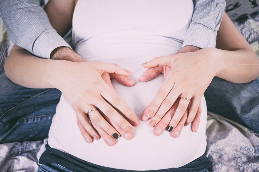 Usługi fotograficzne – sesje kobiet w ciąży