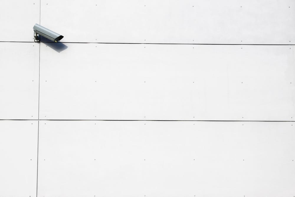 Kamery sieciowe – budowa i zastosowanie w systemach nadzoru